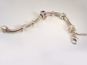 sb2017-beads-armband-bead-bedels-kleur-steen-zilver-kusje-sieraden-edelsmid-handgemaakt-bijzonder-origineel-www.tonvandenhout.nl-goudsmid-juwelier-vandenhout-roermond-uniek