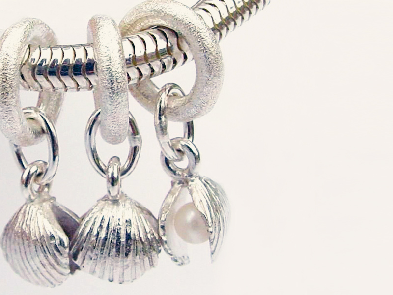 sb3602-schelp-bedels-bead-beads-bedelarmband-armband-zilver-parel-handgemaakt-hanger-bijzonder-strand-herinnering-edelsmid-www.tonvandenhout.nl-goudsmid-origineel-uniek