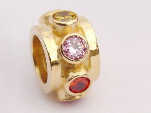 sb3645-bead-beads-bedels-bedelarmband-armband-goud-steen-handgemaakt-hanger-origineel-roze-edelsmid-goudsmid-www.tonvandenhout.nl-juwelier-sieraden-roermond-bijzonder-kado