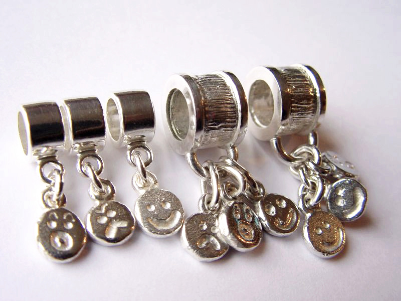 sb4917-smiley-beads-bedels-bedelarmband-bead-armband-hanger-zilver-handgemaakt-edelsmid-goudsmid-www.tonvandenhout.nl-juwelier-sieraden-roermond-origineel-bijzonder-uniek