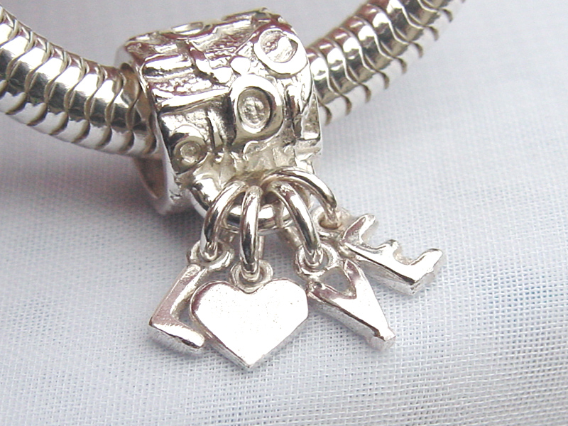 sb6111-bead-beads-bedels-bedelarmband-armband-bedelketting-hanger-love-liefde-zilver-hartje-handgemaakt-edelsmid-www.tonvandenhout.nl-sieraden-goudsmid-letters-herinnering