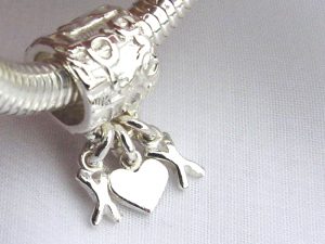 sb6115-bead-beads-bedels-bedelarmband-armband-hanger-zilver-sieraden-handgemaakt-kusje-hartje-love-edelsmid-www.tonvandenhout.nl-goudsmid-juwelier-lief-kado-ketting-uniek