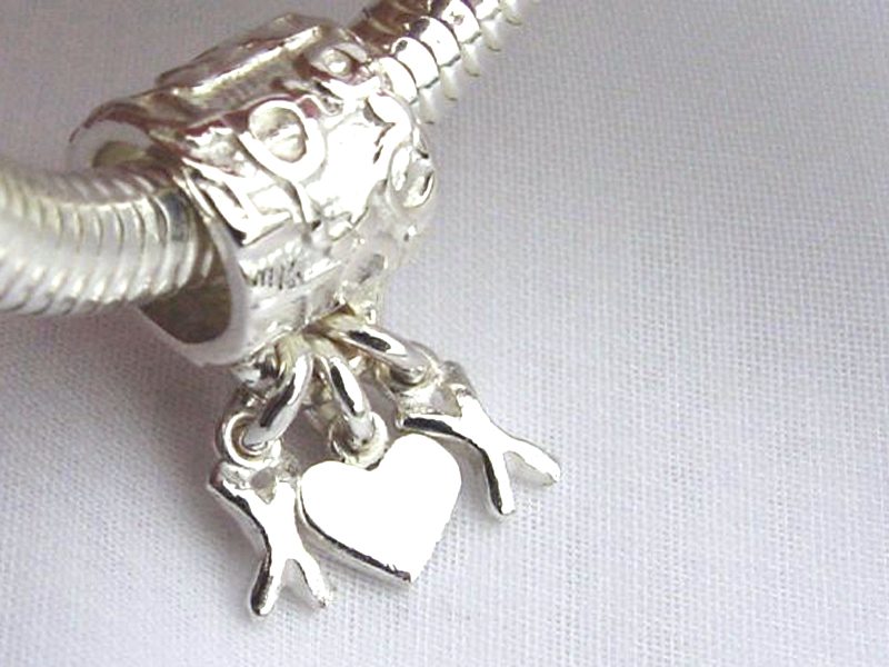 sb6115-bead-beads-bedels-bedelarmband-armband-hanger-zilver-sieraden-handgemaakt-kusje-hartje-love-edelsmid-www.tonvandenhout.nl-goudsmid-juwelier-lief-kado-ketting-uniek