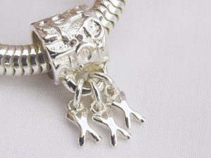 sb6121-kusje-kus-bead-beads-bedels-bedelarmband-hanger-zilver-handgemaakt-edelsmid-www.tonvandenhout.nl-goudsmid-armband-juwelier-origineel-bijzonder-kado-uniek-liefde