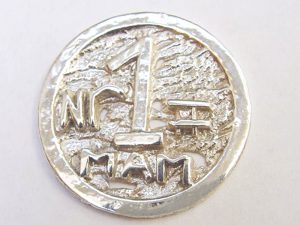 sr10-roermuntje-munt-zilver-logo-tekst-mam-moeder-moederdag-edelsmid-kado-goudsmid-handgemaakt-www.tonvandenhout.nl-sieraden-jubileum-logo's-origineel-bijzonder-uniek-lief