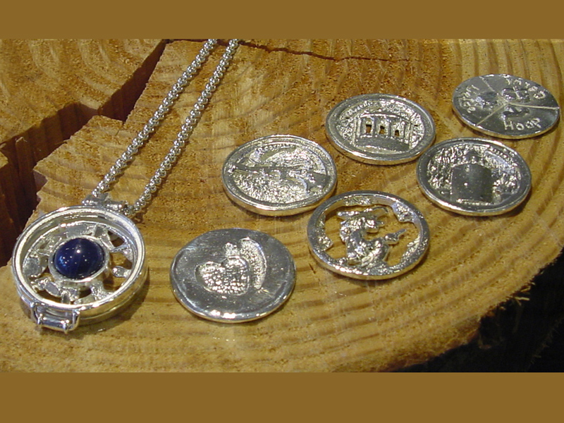 sr1121-blauw-steen-roermuntje- hanger-hart-zilver-roermond-handgemaakt-munt-munthanger-edelsmid-www.tonvandenhout.nl-sieraden-origineel-bijzonder-uniek-kiosk-rattentoren