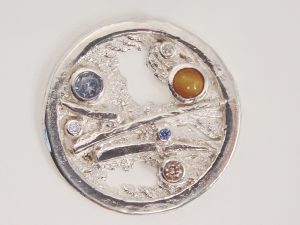 sr1327-roermuntje-steen-kleur-munt-zilver-roermond-edelsmid-blauw-roze-goudsmid-handgemaakt-www.tonvandenhout.nl-origineel-uniek-bijzonder-sieraden-hanger-persoonlijk-kado