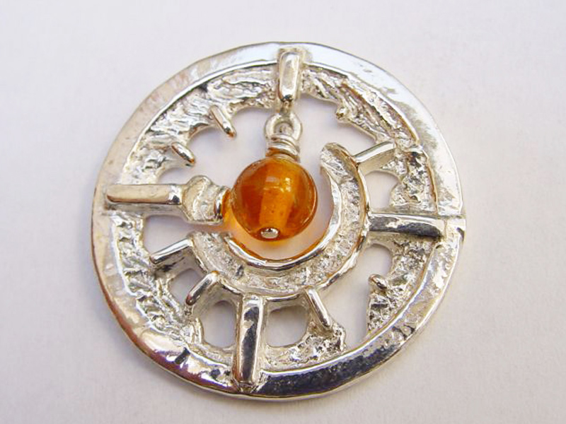 sr1356-roermuntje-munt-zilver-steen-oranje-edelsmid-handgemaakt-goudsmid-www.tonvandenhout.nl-sieraden-roermond-uniek-bijzonder-cadeau-origineel-juwelier-hanger-ontwerp