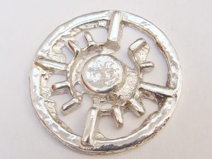 sr1357-roermuntje-zon-munt-zilver-roermond-embleem-logo's-edelsmid-goudsmid-www.tonvandenhout.nl-edelsmeden-handgemaakt-bijzonder-origineel-uniek-sieraden-hanger-relatiegeschenk