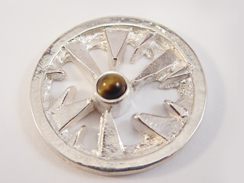 sr1557-roermuntje-steen-bruin-tijgeroog-zilver-munt-handgemaakt-edelsmid-goudsmid-juwelier-origineel-www.tonvandenhout.nl-bijzonder-uniek-sieraden-hanger-munthanger-cadeau