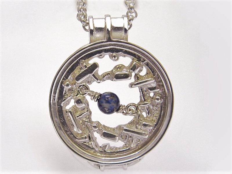 sr1615-roermuntje-munthouder-steen-blauw-zilver-sodaliet-munt-munthanger-handgemaakt-uniek-origineel-edelsmid-www.tonvandenhout.nl-bijzonder-sieraden-juwelier-goudsmid