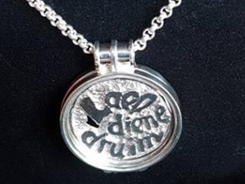 sr1710-hanger-zilver-tekst-naam-roermuntje-letters-munthouder-ketting-munt-herinnering-edelsmid-handgemaakt-www.tonvandenhout.nl-roermond-origineel-juwelier-bijzonder-kado