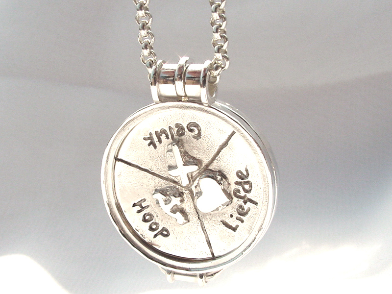 sr5167-roermuntje-geluk-hoop-liefde-zilver-sieraden-handgemaakt-hanger-edelsmid-www.tonvandenhout.nl-hartje-anker-origineel-bijzonder-uniek-relatiegeschenk-munthanger-goudsmid