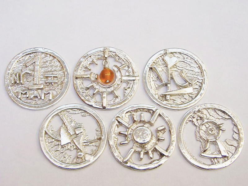 sr5229-roermuntje-munt-zilver-munthanger-logo-logo's-hartje-vogel-handgemaakt-edelsmid-juwelier-www.tonvandenhout.nl-goudsmid-relatiegeschenk-bedrijfslogo-origineel-uniek-sieraden
