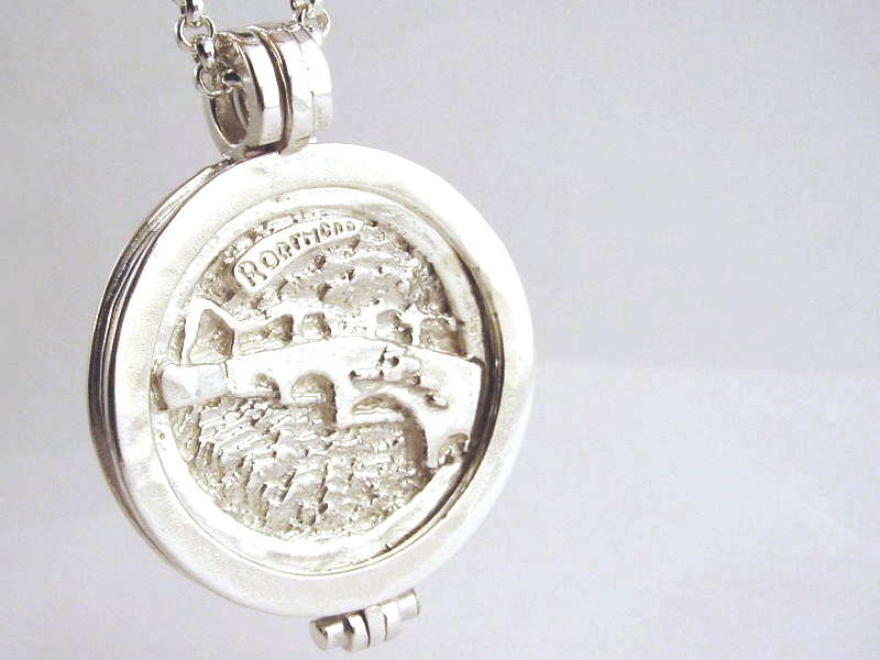 sr6593-zilver-munt-munthanger-roermuntje-roermond-handgemaakt-brug-stenen-edelsmid-www.tonvandenhout.nl-logo-logo's-relatiegeschenk-bedrijfslogo-origineel-ontwerp-maatwerk-sieraad