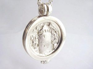sr6598-zilver-roermuntje-hanger-munt-roermond-rattentoren-logo-logo's-sieraden-edelsmid-www.tonvandenhout.nl-relatiegeschenk-bedrijven-handgemaakt-bedrijfslogo-herinnering-sieraad
