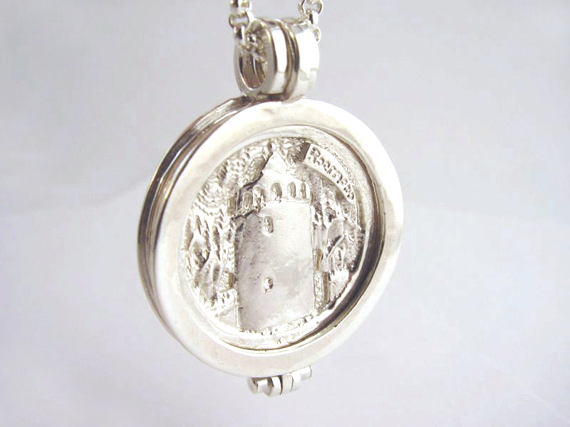 sr6598-zilver-roermuntje-hanger-munt-roermond-rattentoren-logo-logo's-sieraden-edelsmid-www.tonvandenhout.nl-relatiegeschenk-bedrijven-handgemaakt-bedrijfslogo-herinnering-sieraad