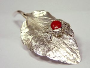 sg3569- lieveheersbeest-lieveheersbeestje-blad-zilver-aandenken-gedenken-edelsmid-www.tonvandenhout.nl-edelsmeden-herinnering-rouwsieraad-herinneringen-goudsmid-roermond-juwelier