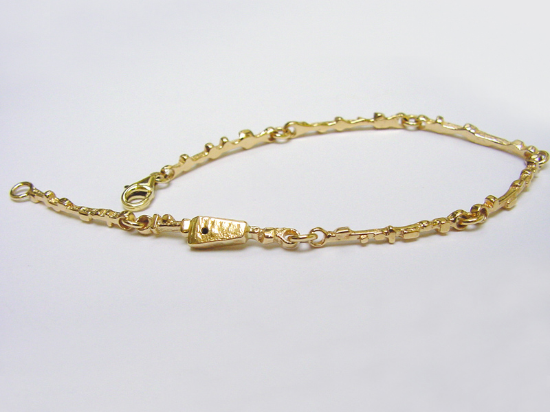 sg5685-armband-goud-as-urn-herinnering-ketting-gedenken-edelsmid-handgemaakt-www.tonvandenhout.nl-uniek-origineel-bijzonder-goudsmid-juwelier-roermond-tvdh-vandenhout-smid