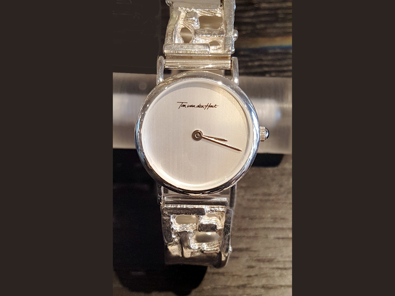 sh2016-horloges-horloge-uurwerk-quartz-sieraden-zilver-band-armband-uniek-handgemaakt-bijzonder-origineel-edelsmid-goudsmid-www.tonvandenhout.nl-juwelier-dames-roermond