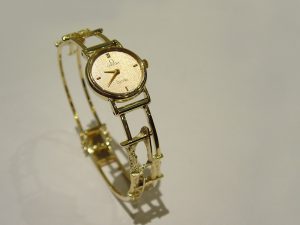 sh5244-horloge-horloges-uurwerk-quartz-sieraden-goud-band-armband-handgemaakt-origineel-bijzonder-uniek-edelsmid-www.tonvandenhout.nl-goudsmid-horlogeband-roermond-dames