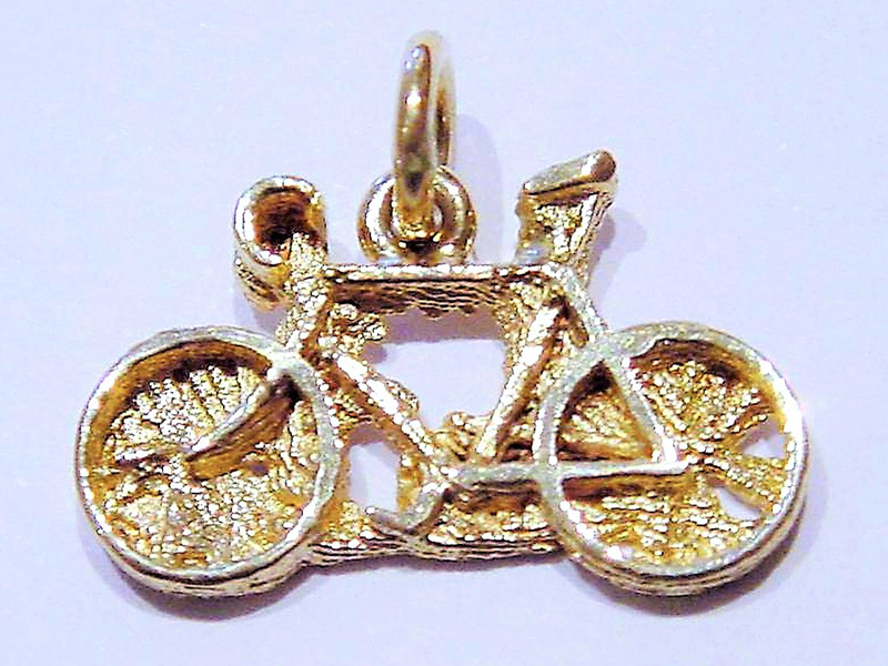 sl4-hanger-fiets-goud-logo-gedenken-sieraden-handgemaakt-edelsmid-www.tonvandenhout.nl-relatiegeschenk-logo's-bijzonder-origineel-uniek-herinnering-ambacht-ontwerp-cadeau