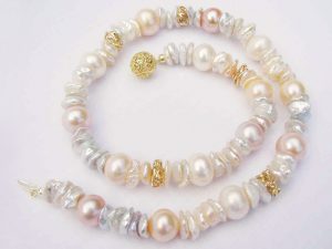 sp1457-parel-collier-goud-parels-ketting-handgemaakt-uniek-bijzonder-origineel-edelsmid-www.tonvandenhout.nl-goudsmid-juwelier-roermond-ambacht-vandenhout-edelsmeden-slot