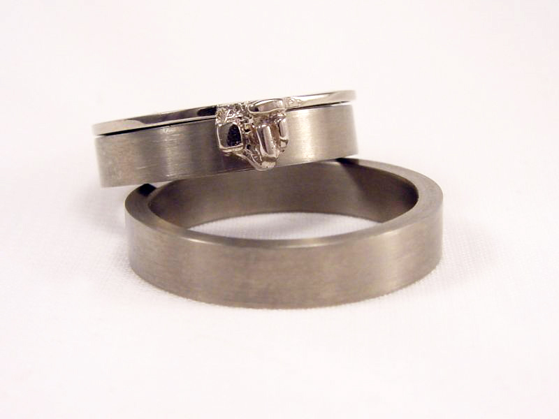 str142-aanschuif-ring-trouwringen-witgoud-titanium-edelsmid-www.tonvandenhout.nl-goudsmid-origineel-handgemaakt-uniek-goud