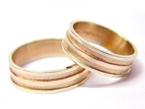 str62-geelgoud-rosegoud-bicolor-roodgoud-edelsmid-trouwringen-handgemaakt-edelsmeden-www.tonvandenhout.nl-goud-uniek-origineel-goudsmid-juwelier-roermond