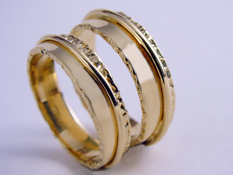 str7219-trouwring-goud-sieraden-www.tonvandenhout.nl-origineel-bijzonder-handgemaakt-juwelier-trouwen-edelsmid-goudsmid