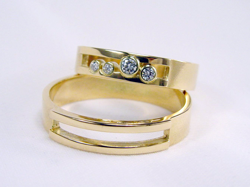 str84-trouwring-geelgoud-edelsmid-briljant-goud-www.tonvandenhout.nl-juwelier-goudsmid-sieraden-handgemaakt-bijzonder-origineel
