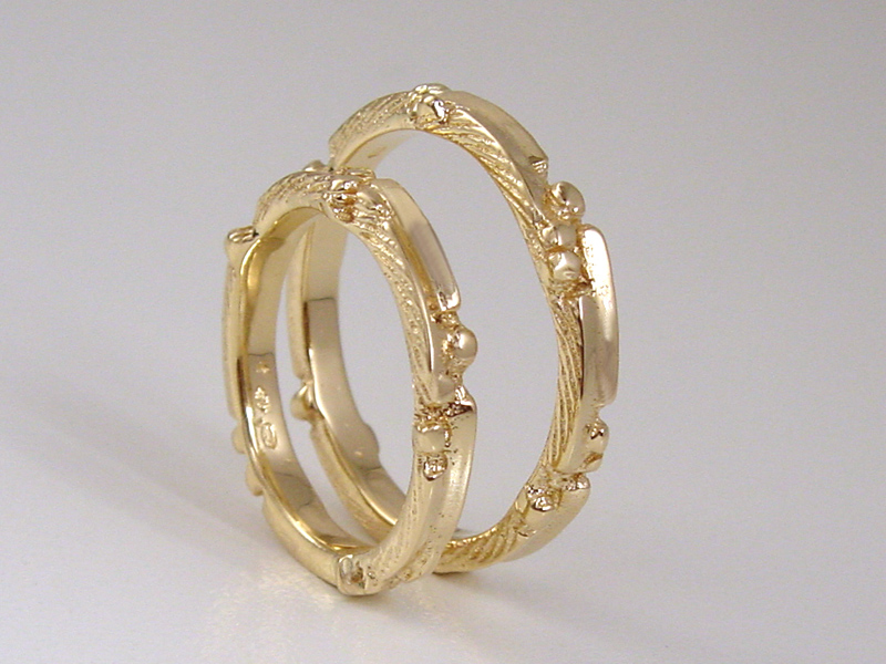 str9389-trouwringen-sieraden-goud-edelsmid-bijzonder-handgemaakt-juwelier-www.tonvandenhout.nl-goudsmid-ring-geelgoud