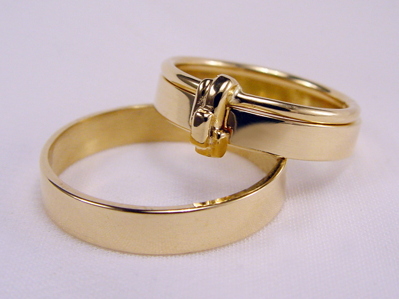 str95-trouwring-aanschuif-goud-trouwringen-ring-edelsmid-juwelier-overzet-www.tonvandenhout.nl-goudsmid-sieraden-juwelier-origineel-bijzonder-uniek-geelgoud