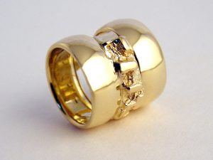 sb7803-bead-beads-2-trouwringen-herinnering-goud-gedenksieraad-sieraden-hanger-edelsmid-www.tonvandenhout.nl-aandenken-handgemaakt-bedels-bedelarmband-armband-bijzonder