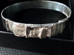 sg2236-gedenken-herinnering-zilver-aandenken-armband-as-vingerafdruk-urn-handgemaakt-sieraden-edelsmid-www.tonvandenhout.nl-goudsmid-roermond-sieraad-origineel-bijzonder-uniek