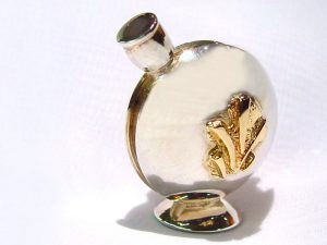 sg3173-urn-as-gedenksieraden-assieraad-assieraden-handgemaakt-edelsmid-www.tonvandenhout.nl-edelsmeden-urnsieraad-gedenken-herinnering-bicolor-zilver-goud-goudsmid-atelier