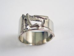 sg5720-letter-gedenken-gedenksieraden-herinneringssieraad-handgemaakt-ring-edelsmid-www.tonvandenhout.nl-witgoud-goud-sieraden-as-vingerafdruk-herinnering