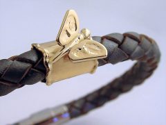 sg8292-vlinder-gedenken-leer-armband-goud-herinnering-sieraden-gedenksieraden-www.tonvandenhout.nl-edelsmid-goudsmid-bedel-hanger-bead-origineel-bijzonder