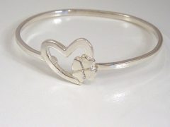 sg8808-zilver-armband-handgemaakt-edelsmid-www.tonvandenhout.nl-hart-sieraden-klavertje-vier-gedenken-gedenksieraad-herinnering-origineel-bijzonder-uniek