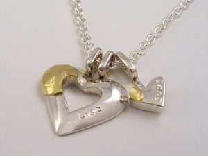 sg9042-hanger-zilver-goud-bicolor-ketting-hart-hartje-vingerafdruk-as-gedenken-herinnering-handgemaakt-edelsmid-www.tonvandenhout.nl-naam-urn-aandenken-goudsmid-juwelier