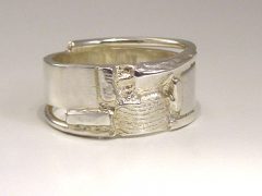 sg9507-assieraden-assieraad-vingerafdruk-ring-gedenksieraden-gedenksieraad-gedenken-www.tonvandenhout.nl-edelsmid--urn-sieraden-sieraad-herinnering-as-zilver