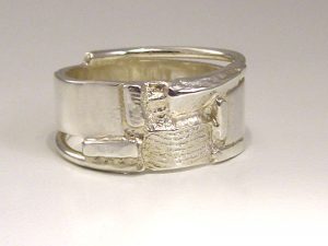 sg9507-assieraden-assieraad-vingerafdruk-ring-gedenksieraden-gedenksieraad-gedenken-www.tonvandenhout.nl-edelsmid--urn-sieraden-sieraad-herinnering-as-zilver