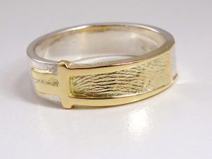 sg9558-bicolor-ring-vingerafdruk-www.tonvandenhout.nl-edelsmid-gedenken-gedenksieraden-gedenksieraad-aandenken-sieraden-zilver-goud-herinnering-herinneren