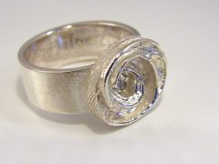 sg9562-roos-roosje-ring-zilver-aandenken-gedenken-herinnering-gedenksieraden-www.tonvandenhout.nl-edelsmid-handgemaakt-goudsmid-vandenhout-roermond-sieraden-origineel