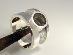 sg9605-ring-as-gedenken-epoxy-vingerafdruk-laser-zilver-edelsmid-www.tonvandenhout.nl-goudsmid-origineel-bijzonder-handgemaakt-sieraden-herinnering-uniek-zichtbaar