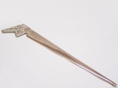 sl2824-brievenopener-briefopener-zilver-handgemaakt-edelsmid-www.tonvandenhout.nl-edelsmeden-relatiegeschenk-relatiegeschenken-logo-jubileum-logo's-origineel-bijzonder