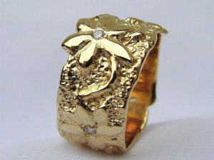 ssp44-ring-logo-logo's-sieraden-goud-briljant-origineel-bloem-bloemen-edelsmid-www.tonvandenhout.nl-goudsmid-relatiegeschenk-jubileum-handgemaakt-bijzonder-uniek-juwelier-specials