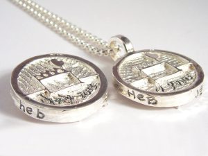 ssp7007-roermuntje-zilver-trouwmunt-munt-handgemaakt-edelsmid-edelsmeden-www.tonvandenhout.nl-relatiegeschenk-logo-logo's-munthanger-handschrift-gravure-tekst-jubileum-sieraden
