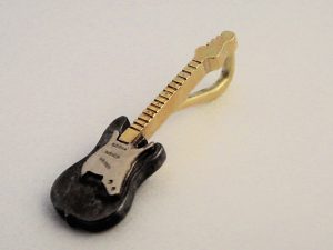 ssp8235-gitaar-gedenken-bicolor-hanger-logo-zilver-goud-logo's-sieraden-edelsmid-herinneringen-www.tonvandenhout.nl-goudsmid-relatiegeschenk-origineel-handgemaakt-bijzonder-uniek