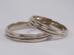 str134-trouwring-witgoud-edelsmid-handgemaakt-origineel-www.tonvandenhout.nl-juwelier-goud-bijzonder-uniek-ring-sieraden-ringen